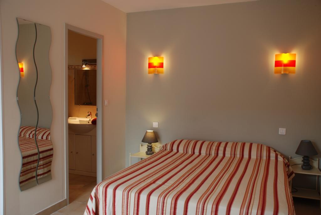 Au Bon Penequet Bed & Breakfast Pujaut Bagian luar foto