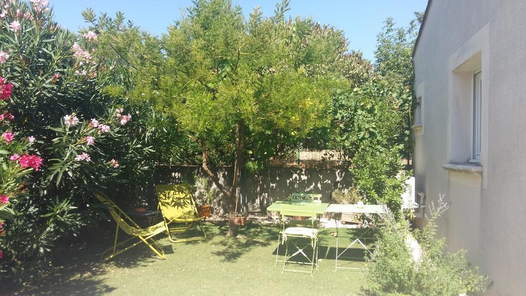 Au Bon Penequet Bed & Breakfast Pujaut Bagian luar foto
